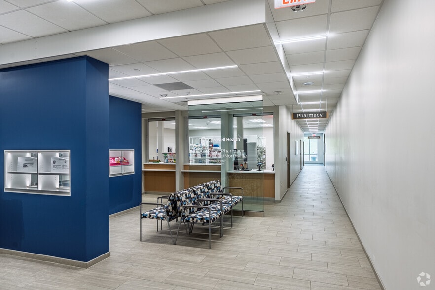 More Photos Of 39000 W Seven Mile Rd, Livonia Medical For Lease