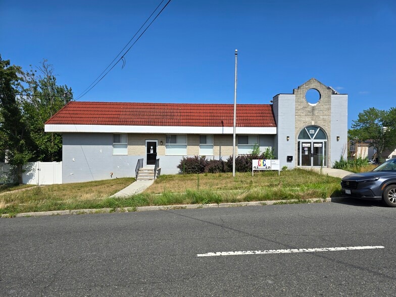 More Photos Of 80 Woodrow Rd, Staten Island Daycare Center For Sale