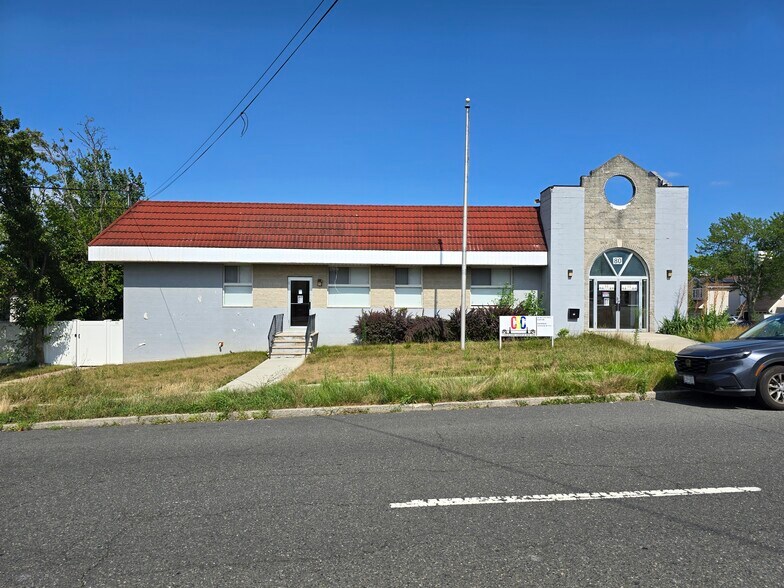 More Photos Of 80 Woodrow Rd, Staten Island Daycare Center For Lease