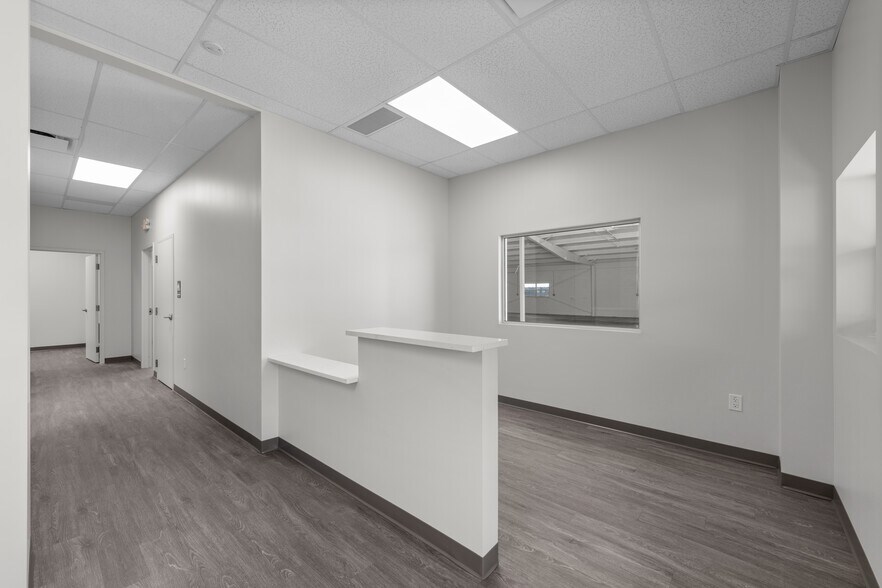 More Photos Of 5007 S Westshore Blvd, Tampa Warehouse For Lease