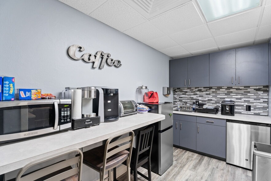 More Photos Of 6241 Arc Way, Fort Myers Office For Sale