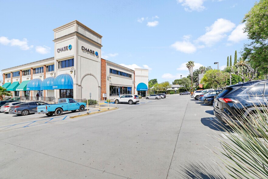 More Photos Of 2333 N Lake Ave, Altadena Storefront Retail Office For Sale