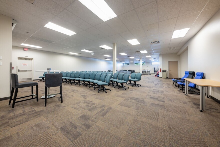 More Photos Of 301 W Howard Ln, Austin Unknown For Lease