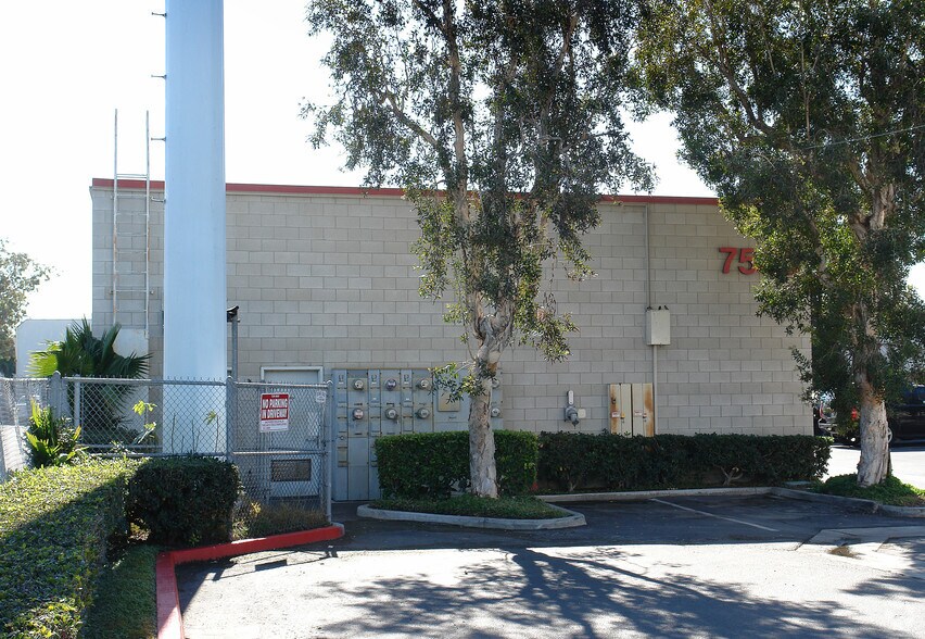 More Photos Of 7530-7540 Orangewood Ave, Stanton Light Manufacturing For Lease