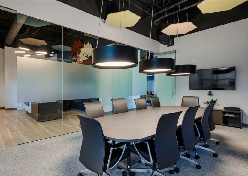 More Photos Of 165 Hargraves Dr, Austin Storefront For Lease