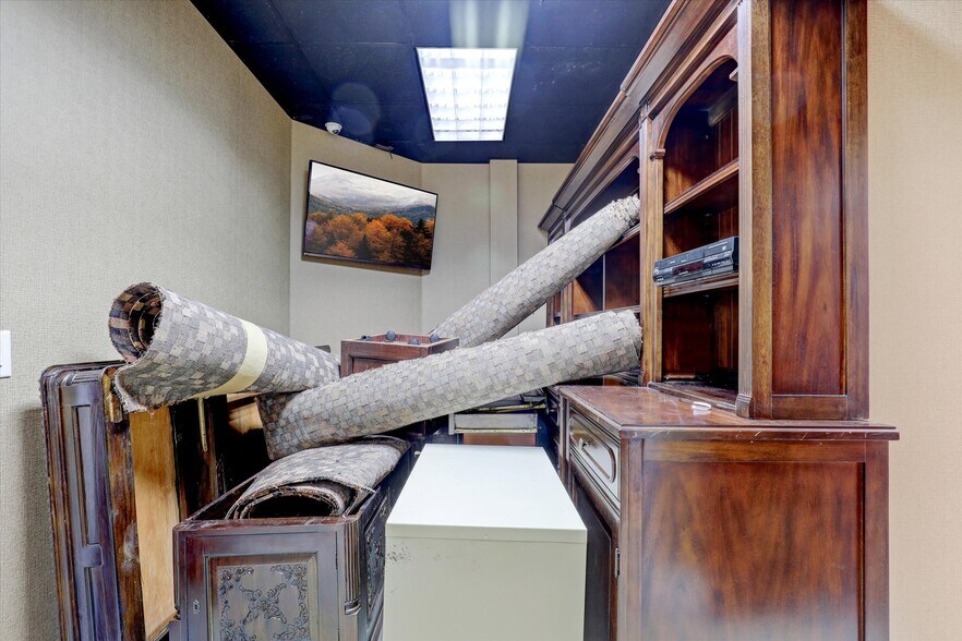 More Photos Of 176 US Highway 9, Englishtown Office For Lease