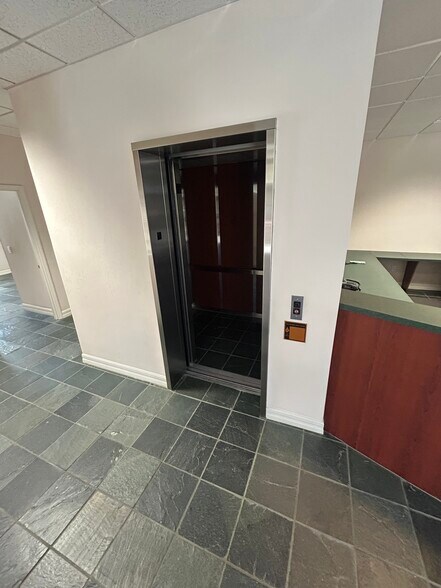 More Photos Of 4707 Enterprise Ave, Naples Loft Creative Space For Lease