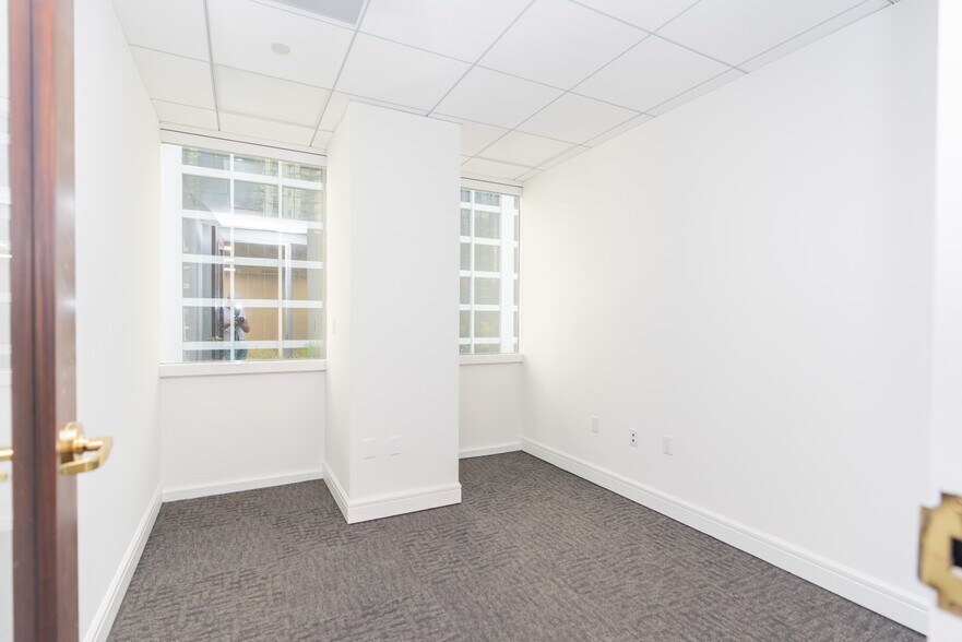 More Photos Of 1200 Brickell Ave, Miami Office For Lease