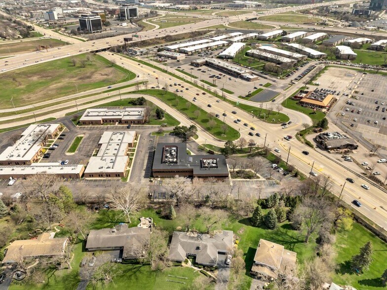 More Photos Of 1990 E Algonquin Rd, Schaumburg Office For Lease