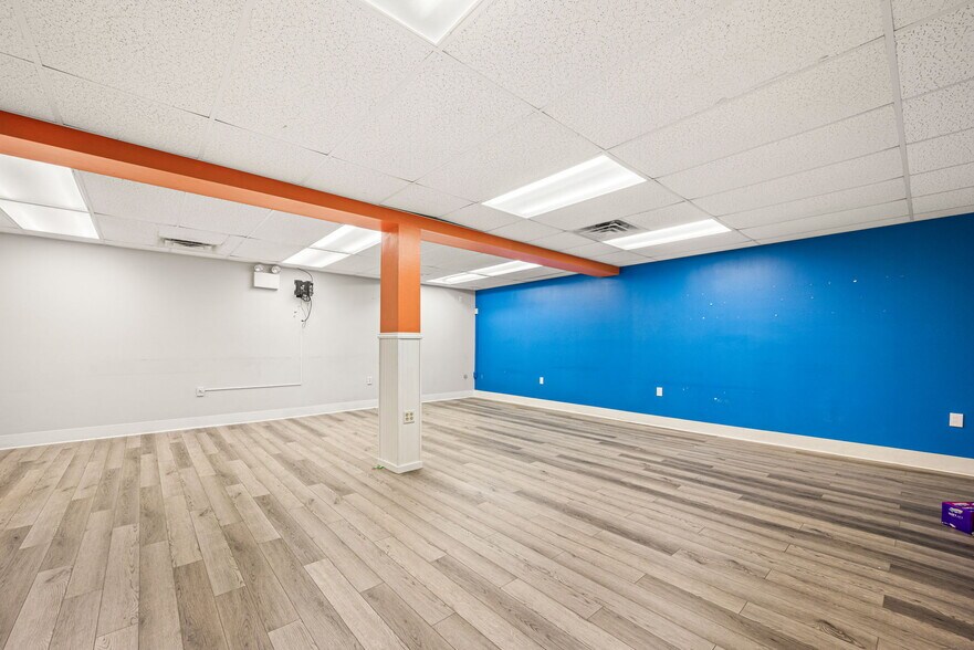 More Photos Of 51 S Pine St, Elverson Office For Sale