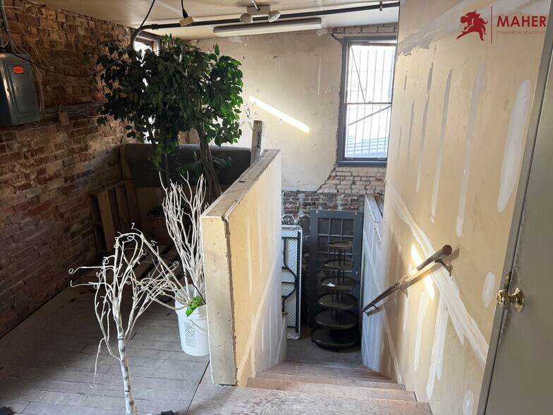 More Photos Of 812 E Broadway, Columbia Storefront Retail Office For Sale