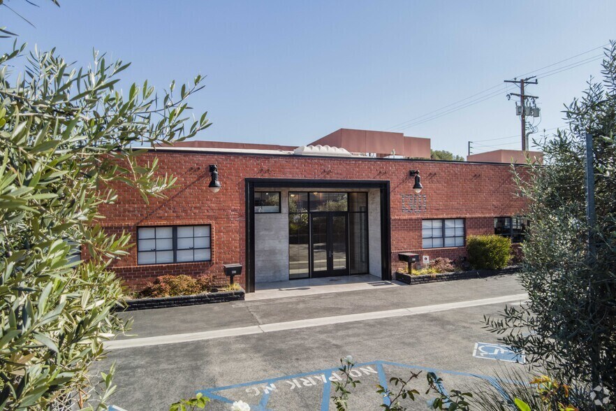 More Photos Of 1301 El Segundo Blvd, El Segundo Office For Lease