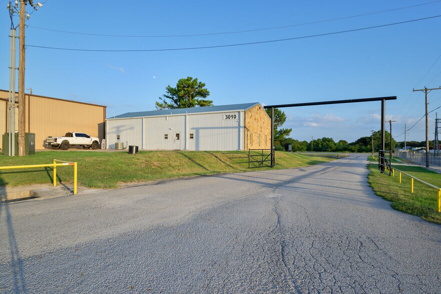 More Photos Of 3008 Ranger Hwy, Weatherford Manufacturing For Sale