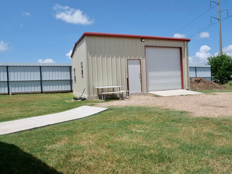 More Photos Of 4150 Highway 36 S, Brenham Shelter For Sale