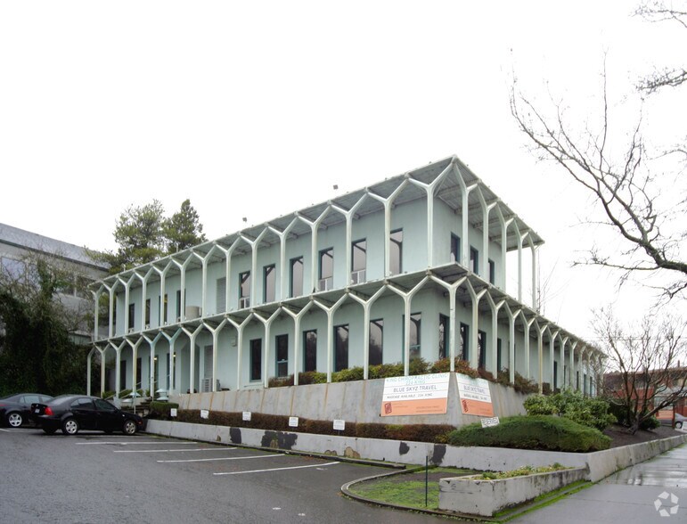 More Photos Of 4515 SW Corbett Ave, Portland Office For Lease
