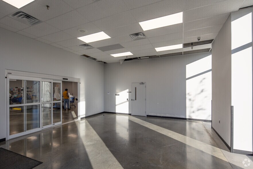 More Photos Of 400 Huyler St, South Hackensack Warehouse For Lease