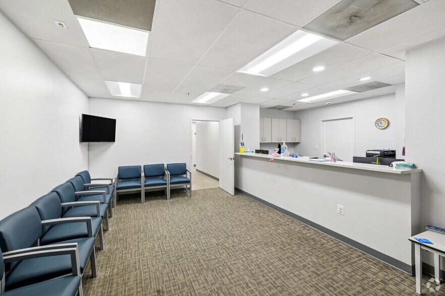 More Photos Of 6911 Laurel Bowie Rd, Bowie Office For Sale