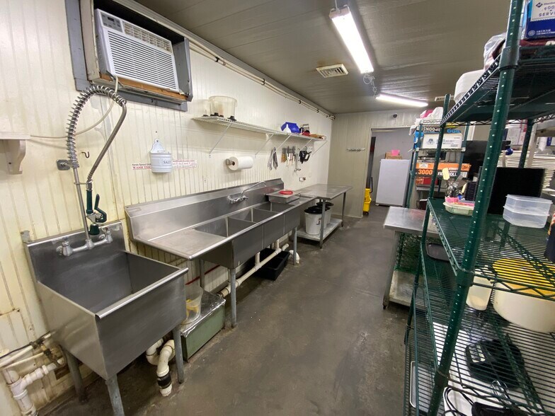 More Photos Of 215 S Washington Ave, Walnut Grove Restaurant For Sale