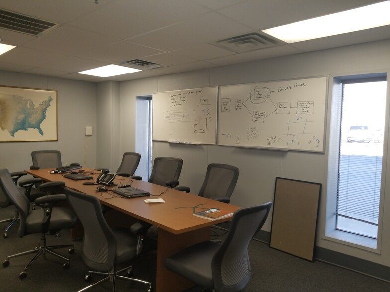 More Photos Of 10701 E Ute St, Tulsa Office For Sale