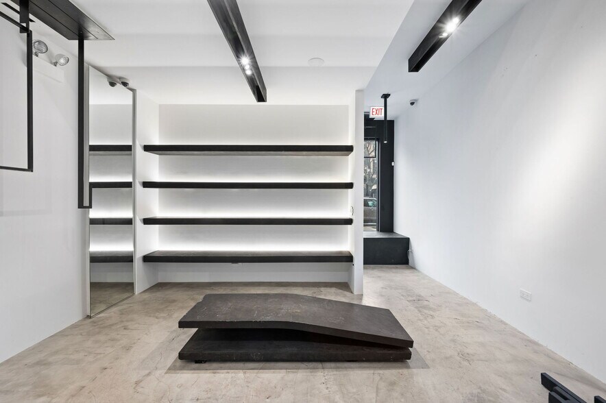 More Photos Of 1751 W Division St, Chicago Storefront Retail Residential For Lease