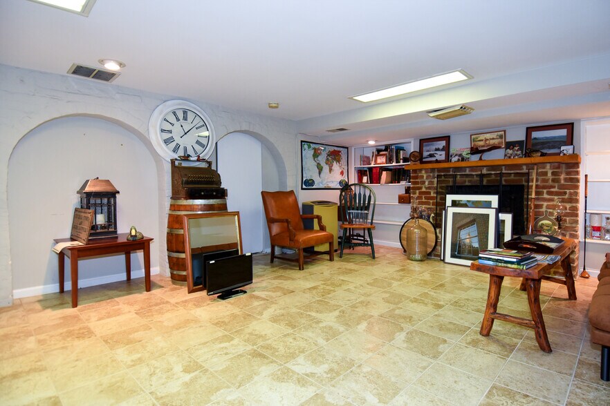 More Photos Of 109-111 S Fairfax St, Alexandria Office For Sale