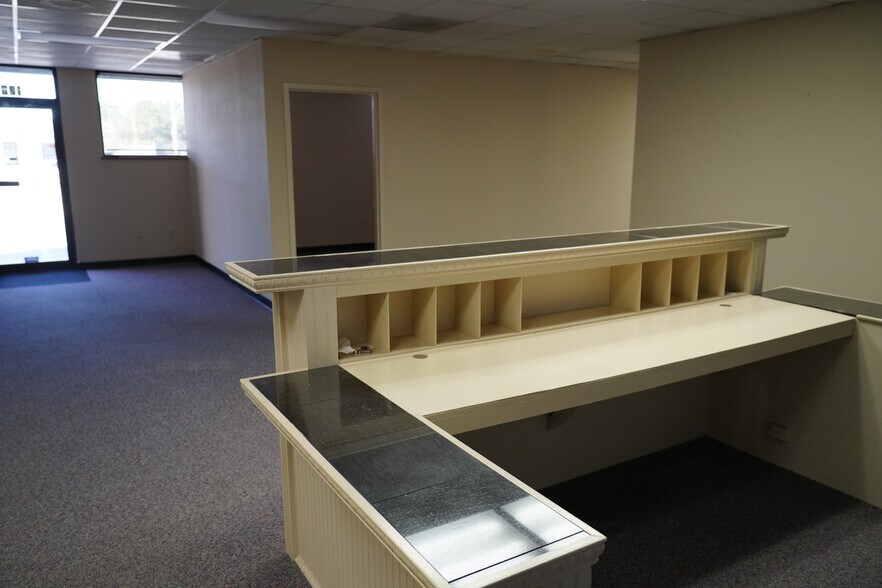 More Photos Of 120 E West Pky, Anderson Office For Lease