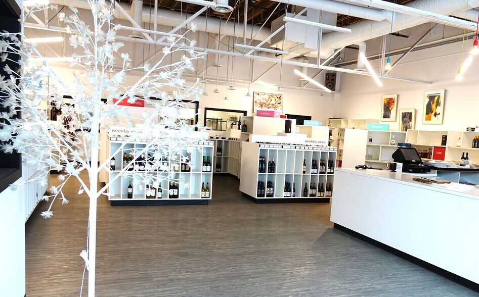 More Photos Of 10939 120th St NW, Edmonton General Retail For Lease