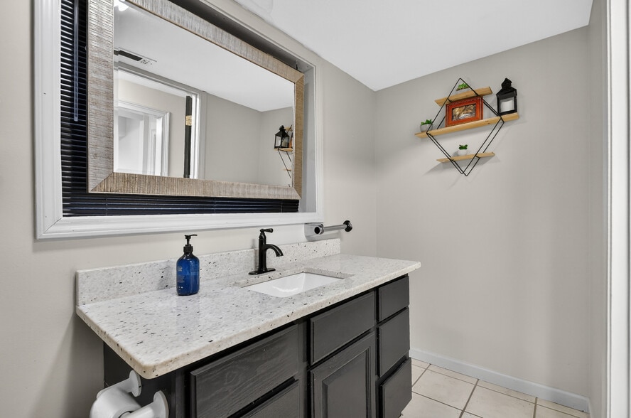 More Photos Of 240 W Main St, Blue Ridge Office For Sale