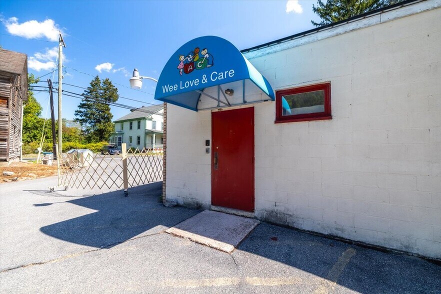 More Photos Of 2241 Ridge Rd, Bangor Flex For Sale