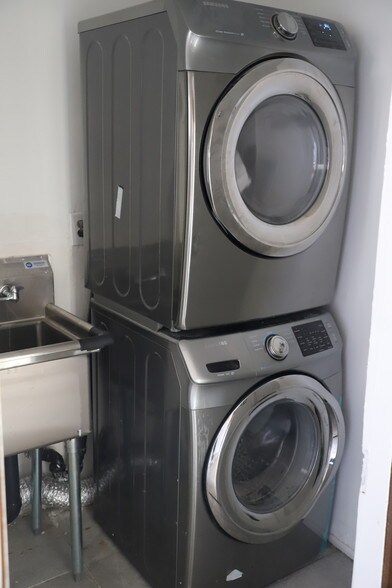 More Photos Of 11720 Inglewood Ave, Hawthorne Congregate Senior Housing For Sale