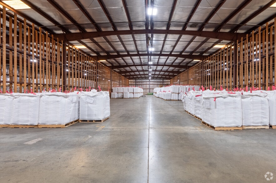 More Photos Of 2919 Packers Ave, Madison Warehouse For Lease