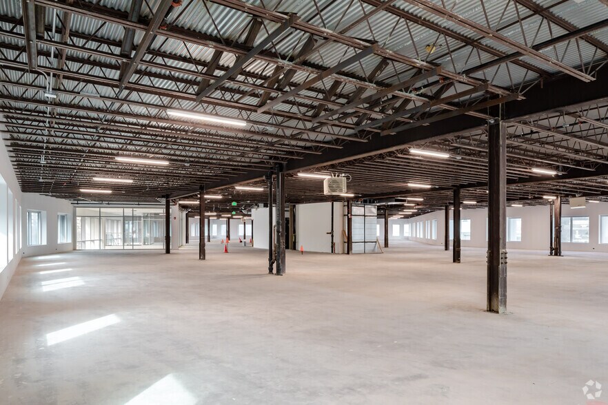 More Photos Of 2100 Swift Dr, Oak Brook Office For Lease