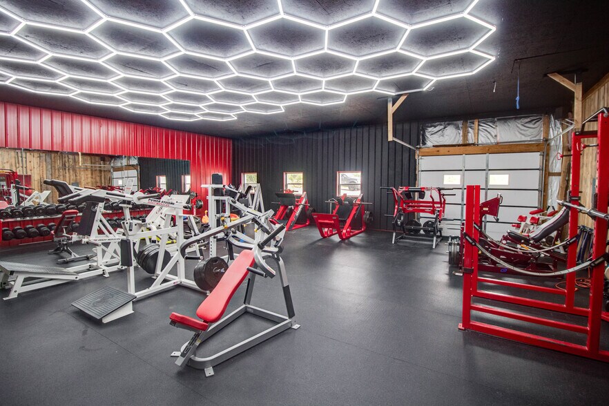 More Photos Of 405 Fulton St, White Hall Flex For Sale