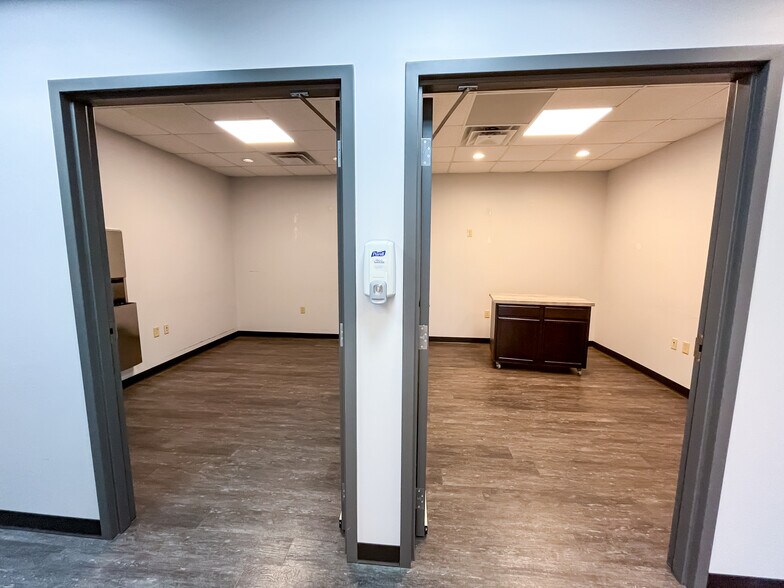 More Photos Of 3460 N Ridge Rd, Wichita Freestanding For Lease
