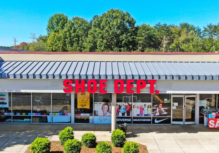 More Photos Of 1008 Crossroads Dr, Statesville Unknown For Lease