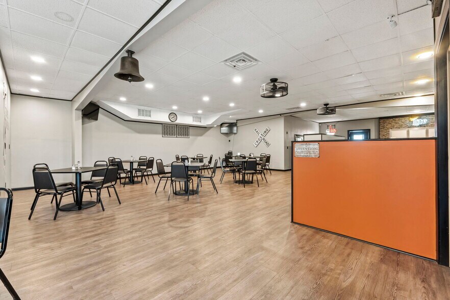 More Photos Of 770 E Franklin St, Huntington Restaurant For Sale