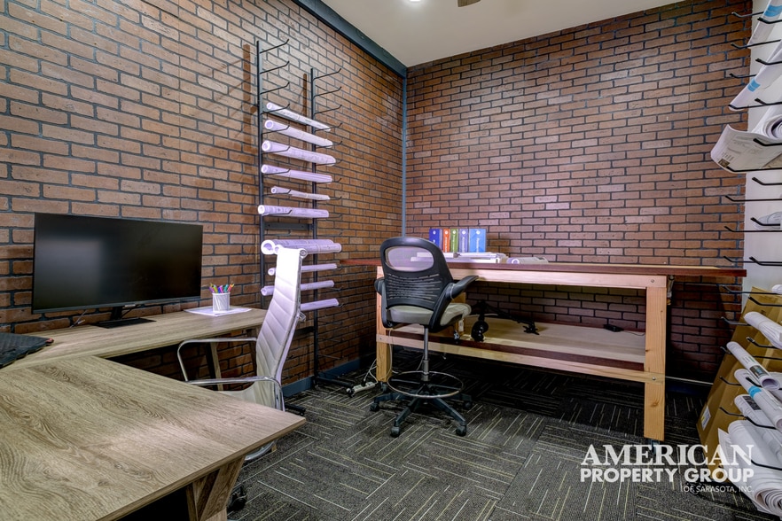 More Photos Of 520 Colonia Ln E, Nokomis Showroom For Sale