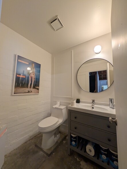 More Photos Of 2240-2246 Fair Park Ave, Los Angeles Showroom For Sale