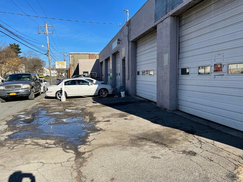 More Photos Of 375-379 North St, Middletown Auto Repair For Sale