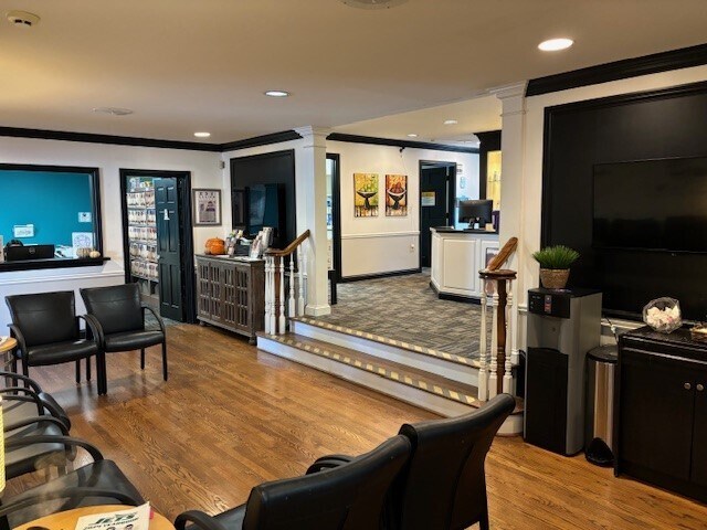 More Photos Of 2204 Crestmoor Rd, Nashville Medical For Lease