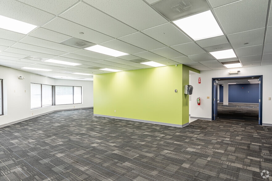 More Photos Of 2 Gateway Blvd, East Granby Office For Lease