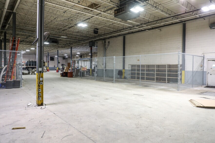 More Photos Of 1585 Roadhaven Dr, Stone Mountain Warehouse For Lease