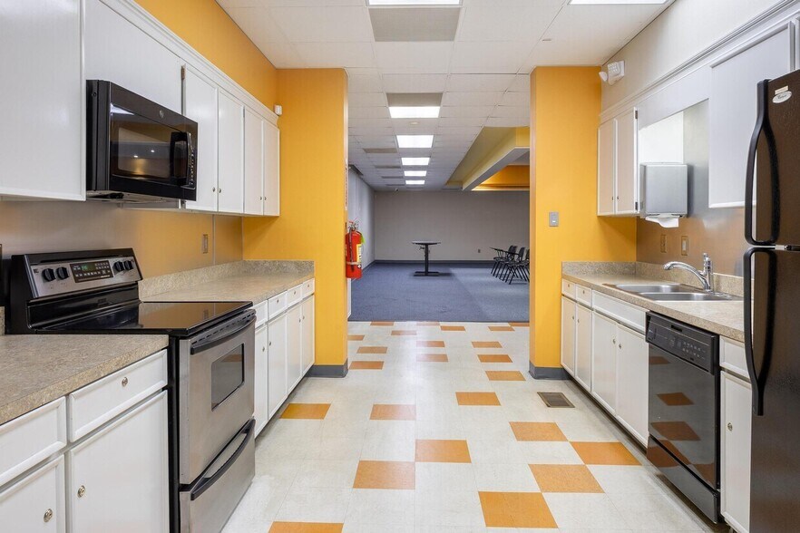 More Photos Of 240 Edwards St, Cleveland Office For Sale