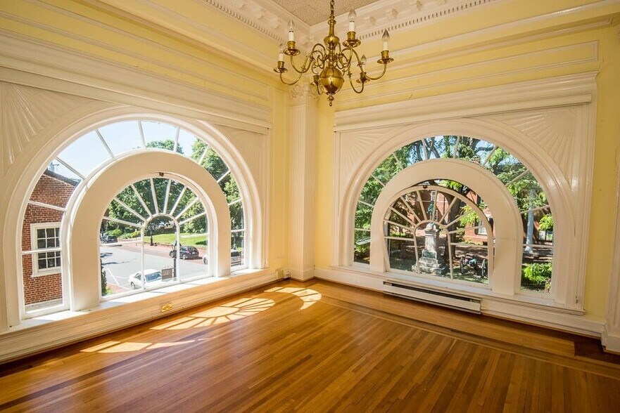 More Photos Of 500 Court Sq, Charlottesville Office Residential For Sale