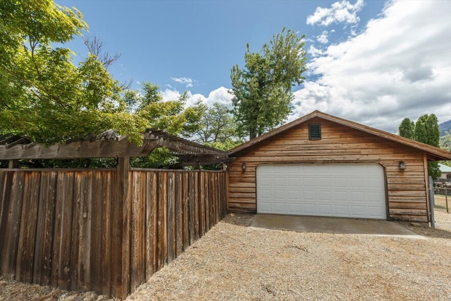 More Photos Of 15771 Main St, Crescent Mills Freestanding For Sale