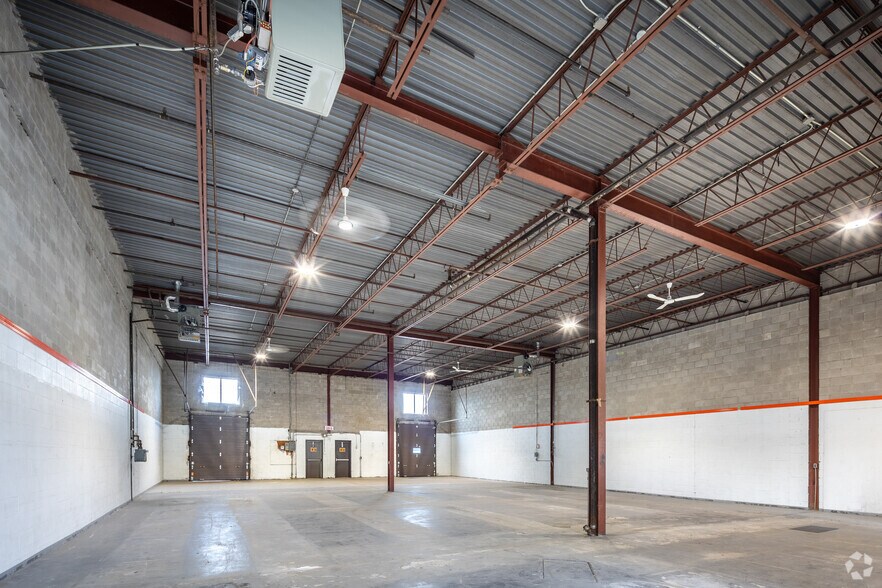 More Photos Of 1100-1190 Rue Bégin, Saint-Laurent Warehouse For Lease