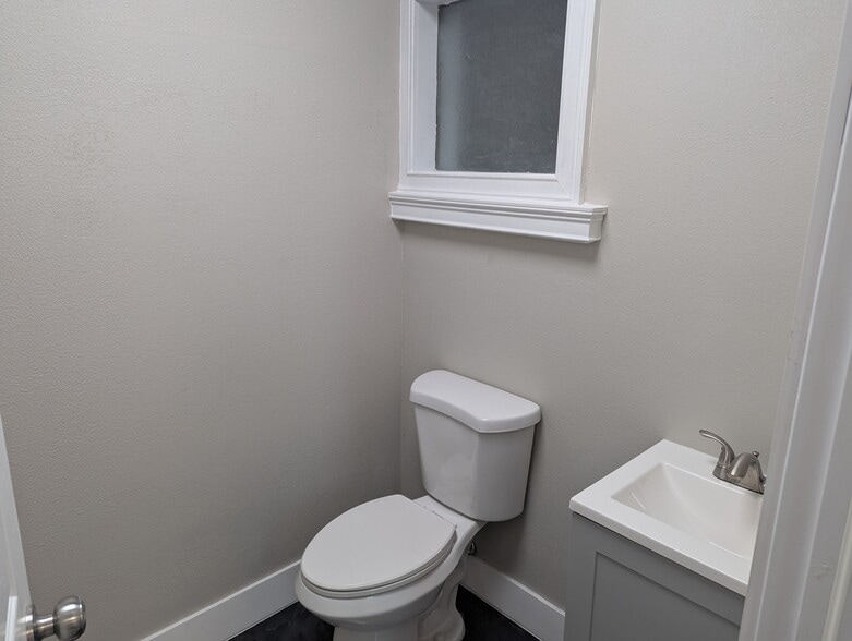 More Photos Of 7940 Grand Blvd, Port Richey General Retail For Sale