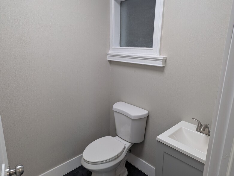 More Photos Of 7940 Grand Blvd, Port Richey General Retail For Sale