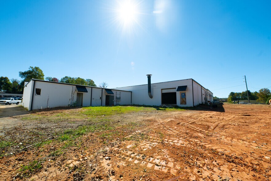 More Photos Of 711-719 N Madison Blvd, Roxboro General Retail For Lease