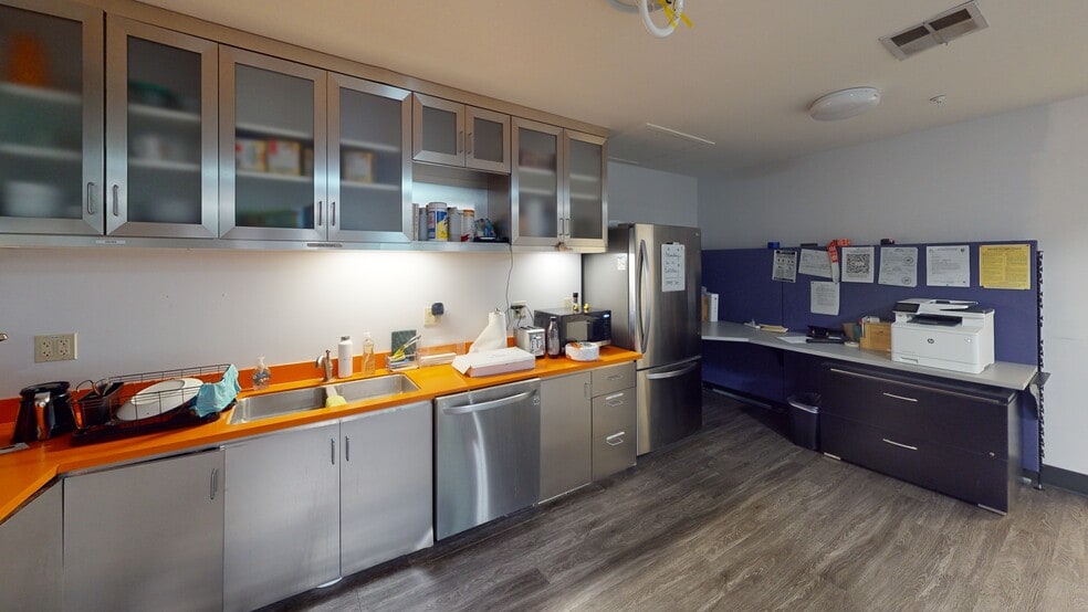 More Photos Of 404 N Halstead St, Pasadena Research And Development For Lease